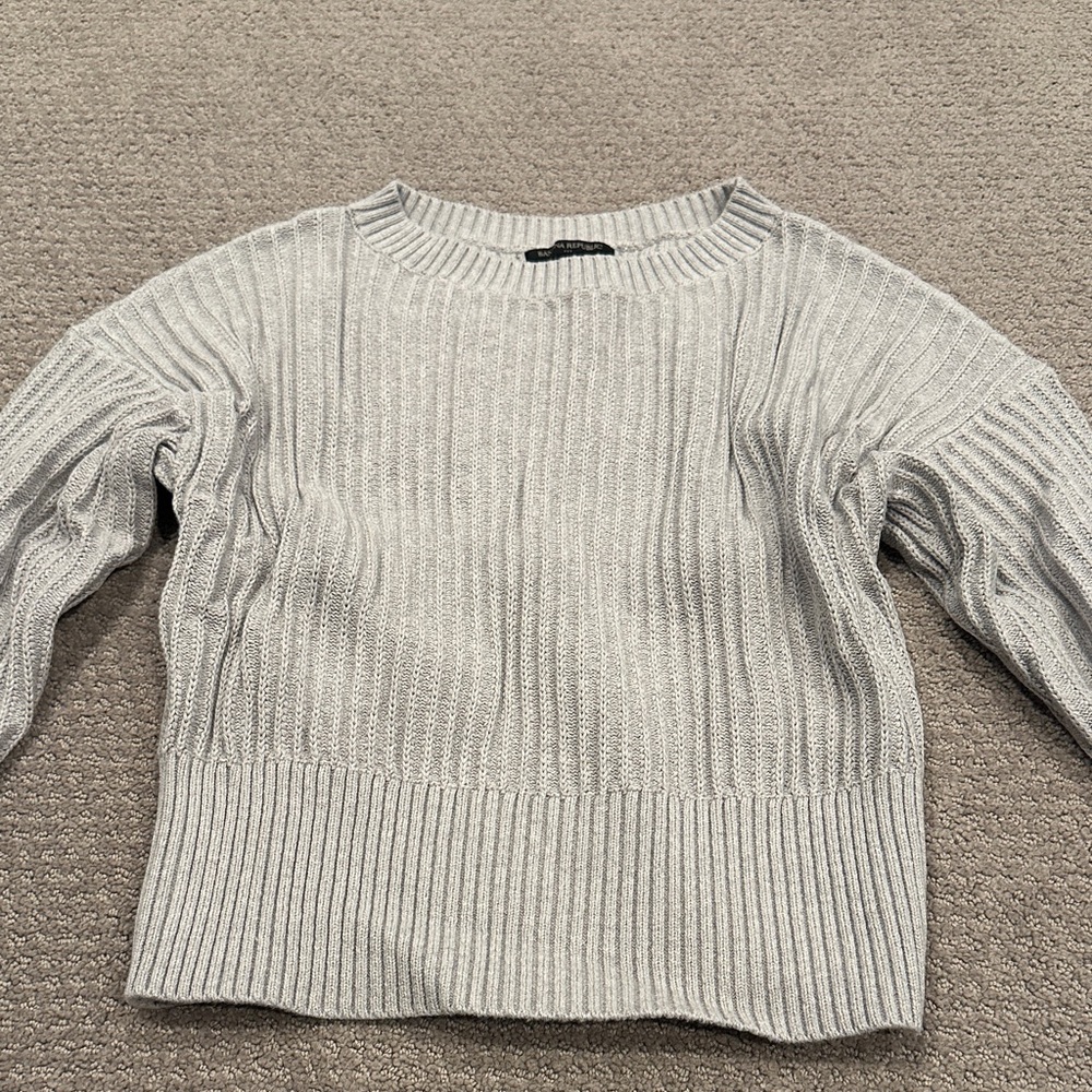 Banana Republic Light Gray Ribbed Crew Neck Sweater